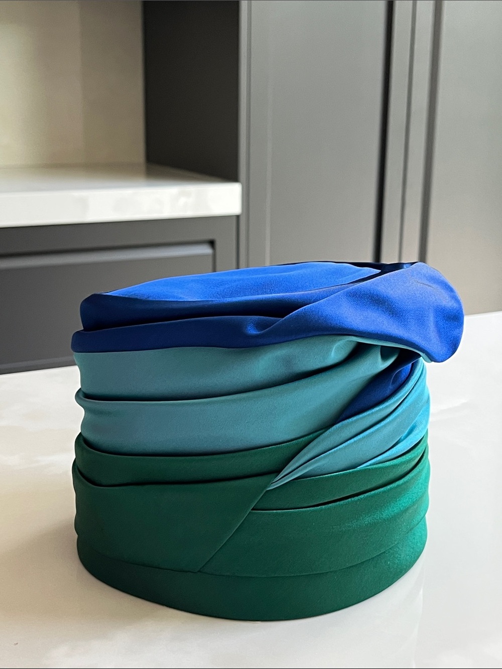 Elsa Schiaparelli 1950’s Hat. Ombré Silk Satin Toque + Original Hat Box. Paris. - Picture 5 of 13